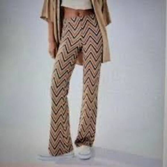 Urban Outfitters Bryn Pull-On Flare Pant in Orange Zigzag Womens Size Small - Picture 3 of 10